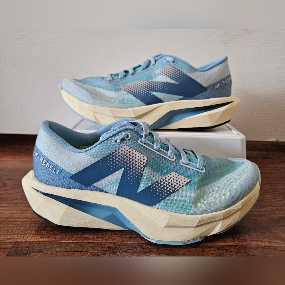 New Balance Womens FuelCell Rebel V4